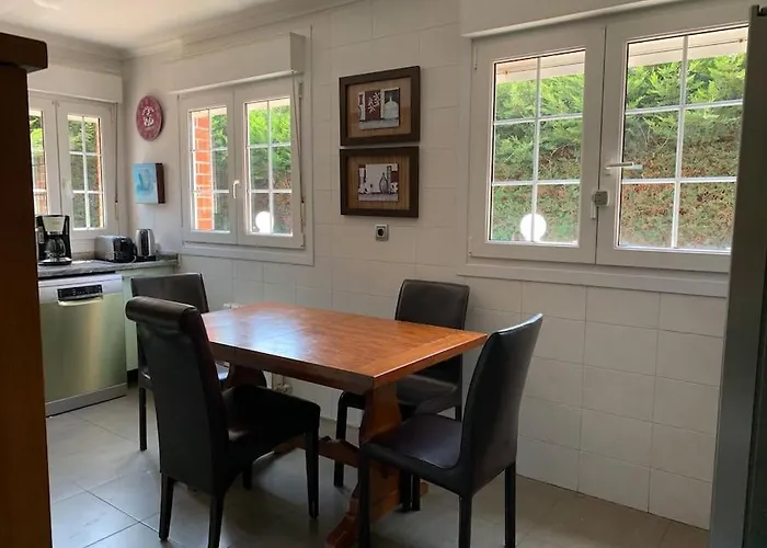 Hébergement de vacances Casa Monte & Mar Con Piscina Privada En Santander