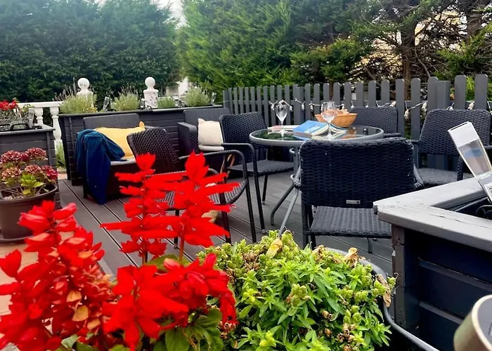 Casa Monte & Mar Con Piscina Privada En Santander Hébergement de vacances