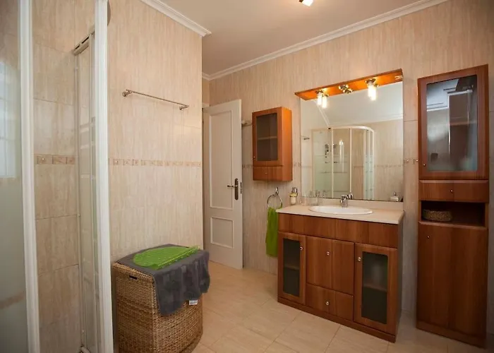 Casa Monte & Mar Con Piscina Privada En Santander Hébergement de vacances Camargo