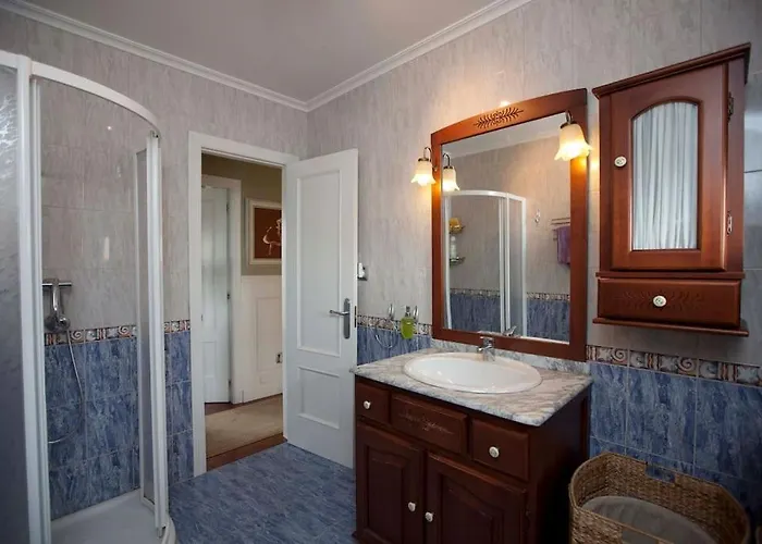 Casa Monte & Mar Con Piscina Privada En Santander Hébergement de vacances