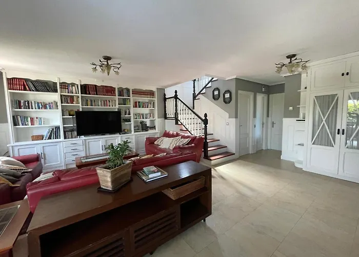 Casa Monte & Mar Con Piscina Privada En Santander Hébergement de vacances Camargo