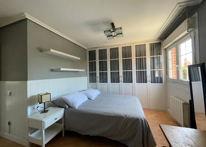 Casa Monte & Mar Con Piscina Privada En Santander Hébergement de vacances Camargo