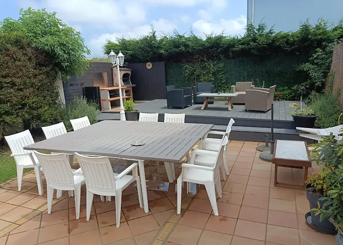 Casa Monte & Mar Con Piscina Privada En Santander Hébergement de vacances